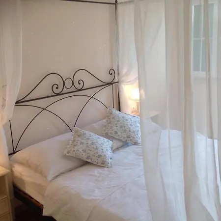 Gemuetliche In Stoja Mit Moebliertem Balkon * プーラ