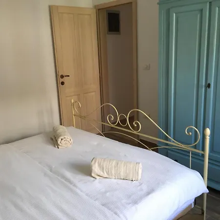 Gemuetliche In Stoja Mit Moebliertem Balkon Póla