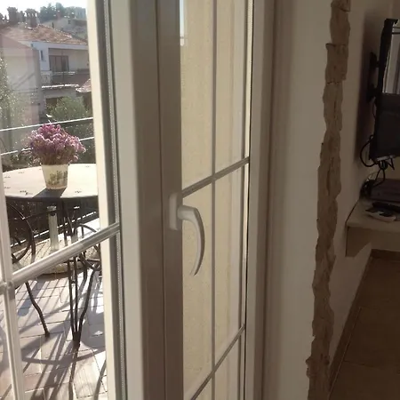 Gemuetliche In Stoja Mit Moebliertem Balkon * Pula