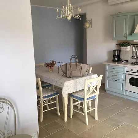 Apartment Gemuetliche In Stoja Mit Moebliertem Balkon Pula