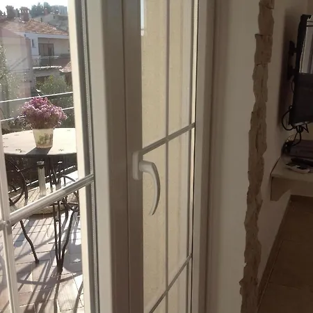 Gemuetliche In Stoja Mit Moebliertem Balkon * Pula